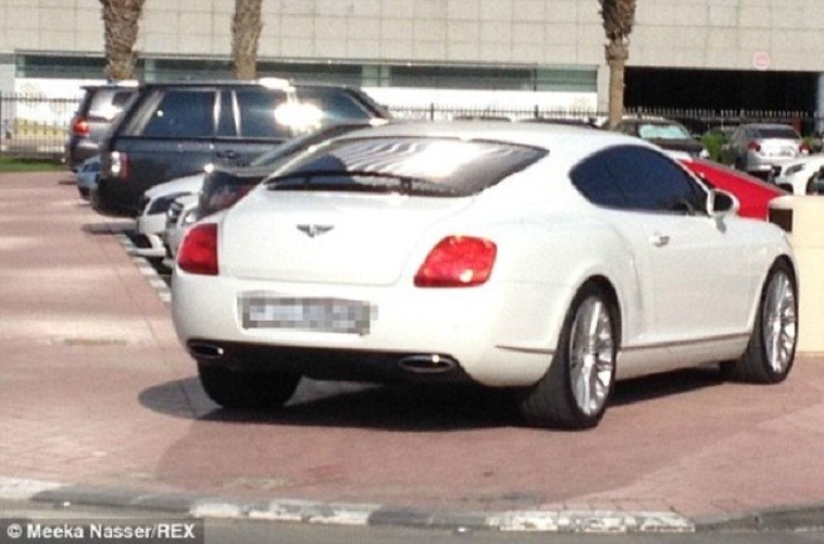 Chiếc Bentley có giá hớn 100 nghìn bảng.